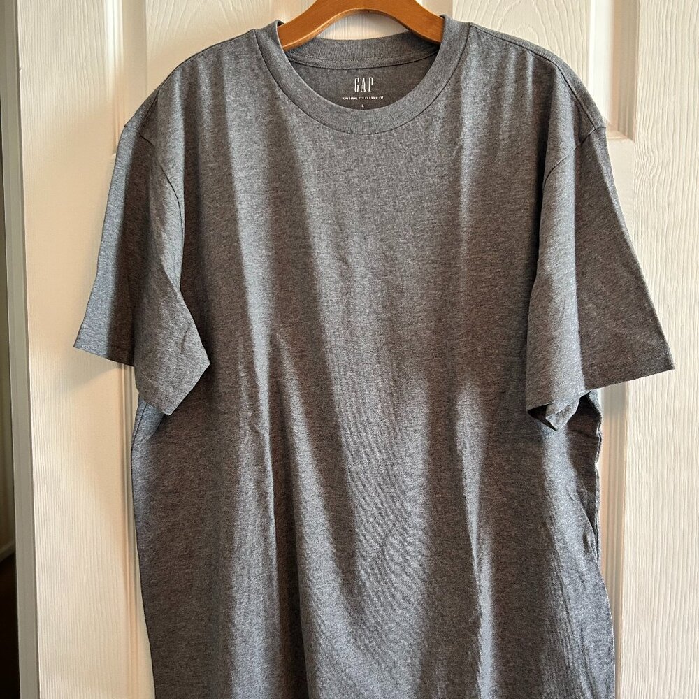NWT Gap Classic Women's T-shirt Grey